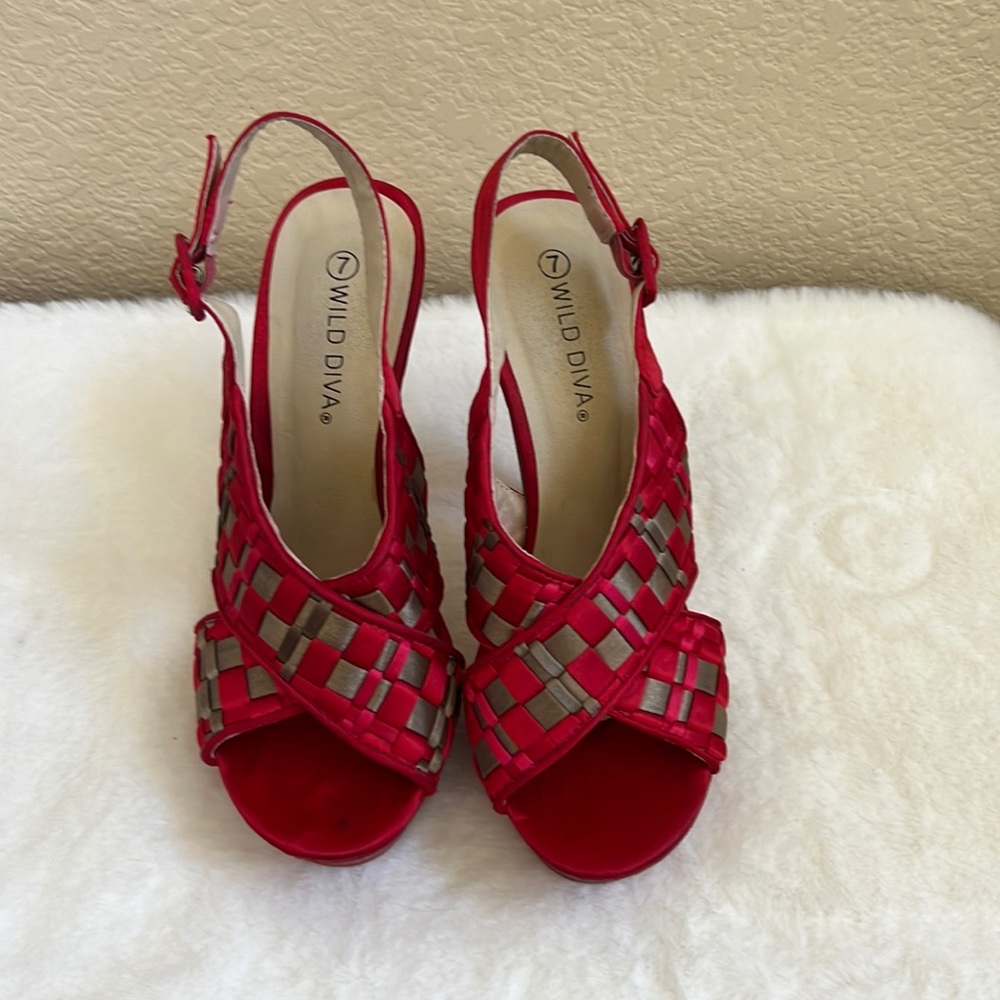Wild Diva Sexy Red Platform Heels Size 7.5